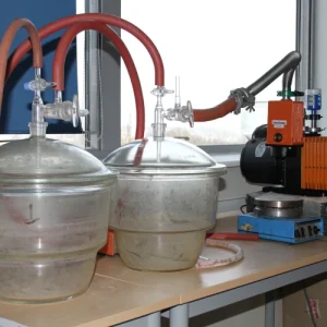 Cristallisoirs et pompes à vides pour la saturation à l’eau